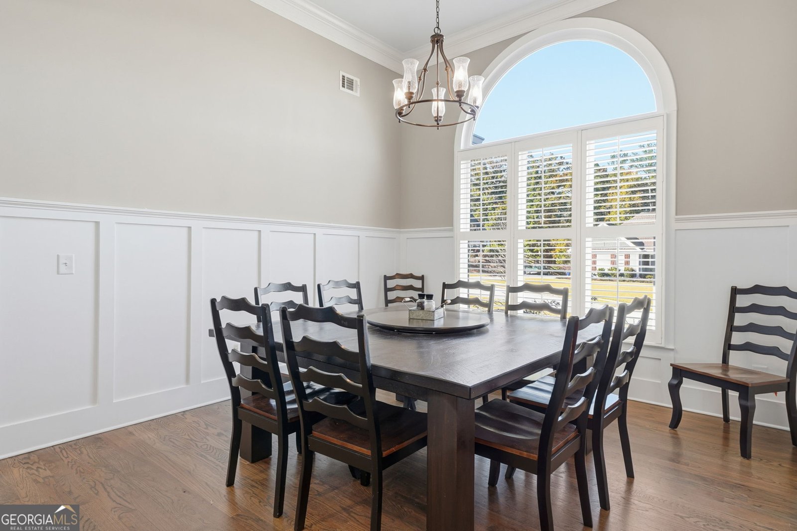 220 Wilshire Terrace White - 16