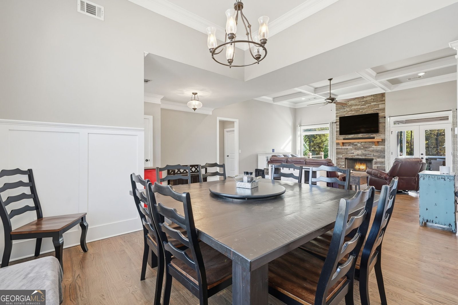 220 Wilshire Terrace White - 17