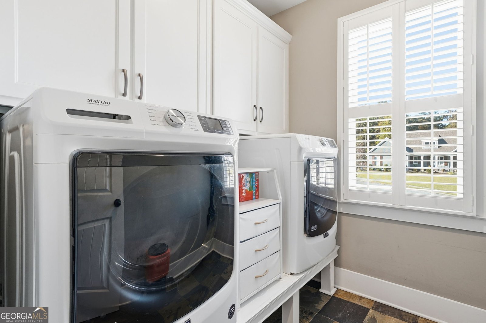 220 Wilshire Terrace White - 18