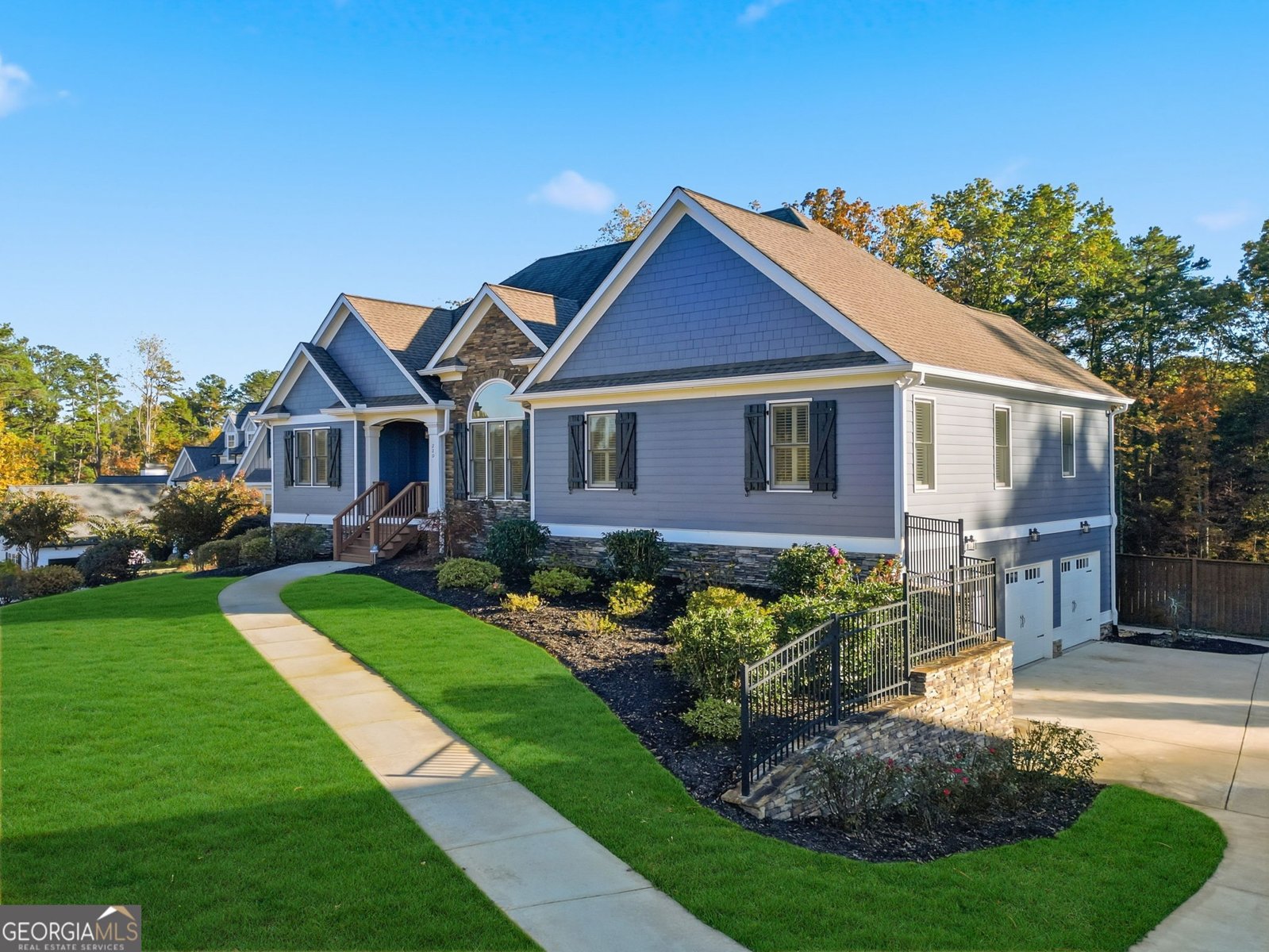 220 Wilshire Terrace White - 2