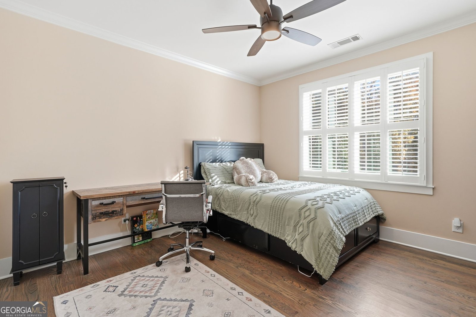 220 Wilshire Terrace White - 25