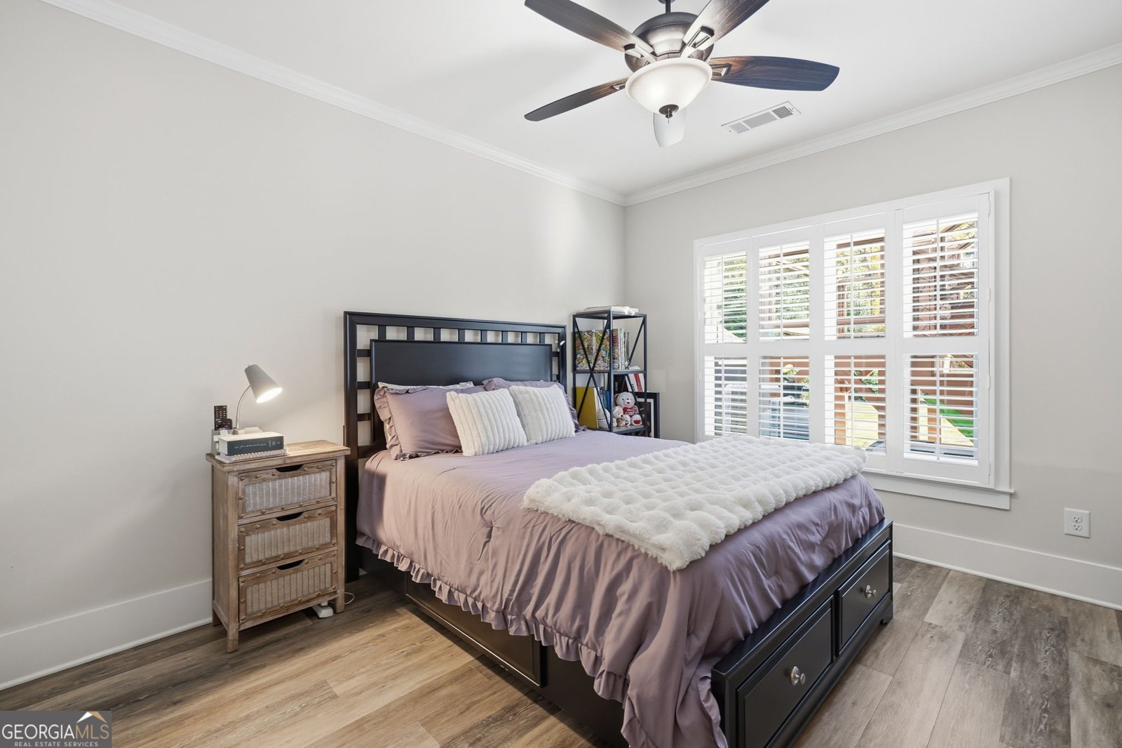 220 Wilshire Terrace White - 29