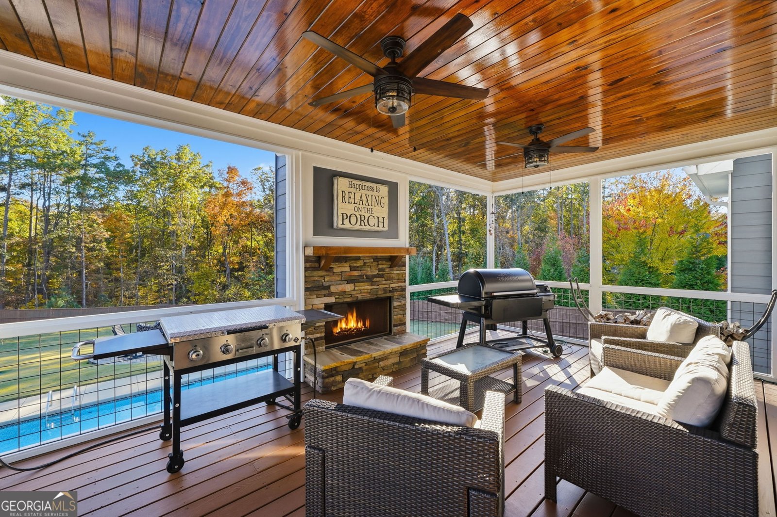 220 Wilshire Terrace White - 32