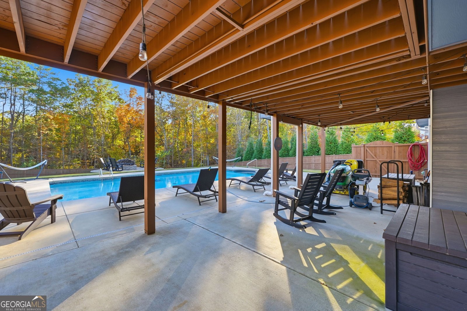 220 Wilshire Terrace White - 37