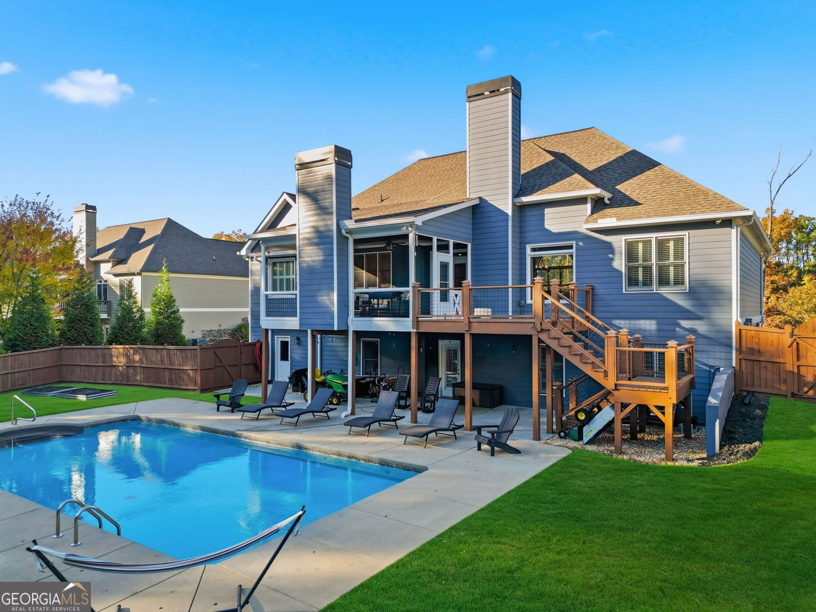 220 Wilshire Terrace White - 39