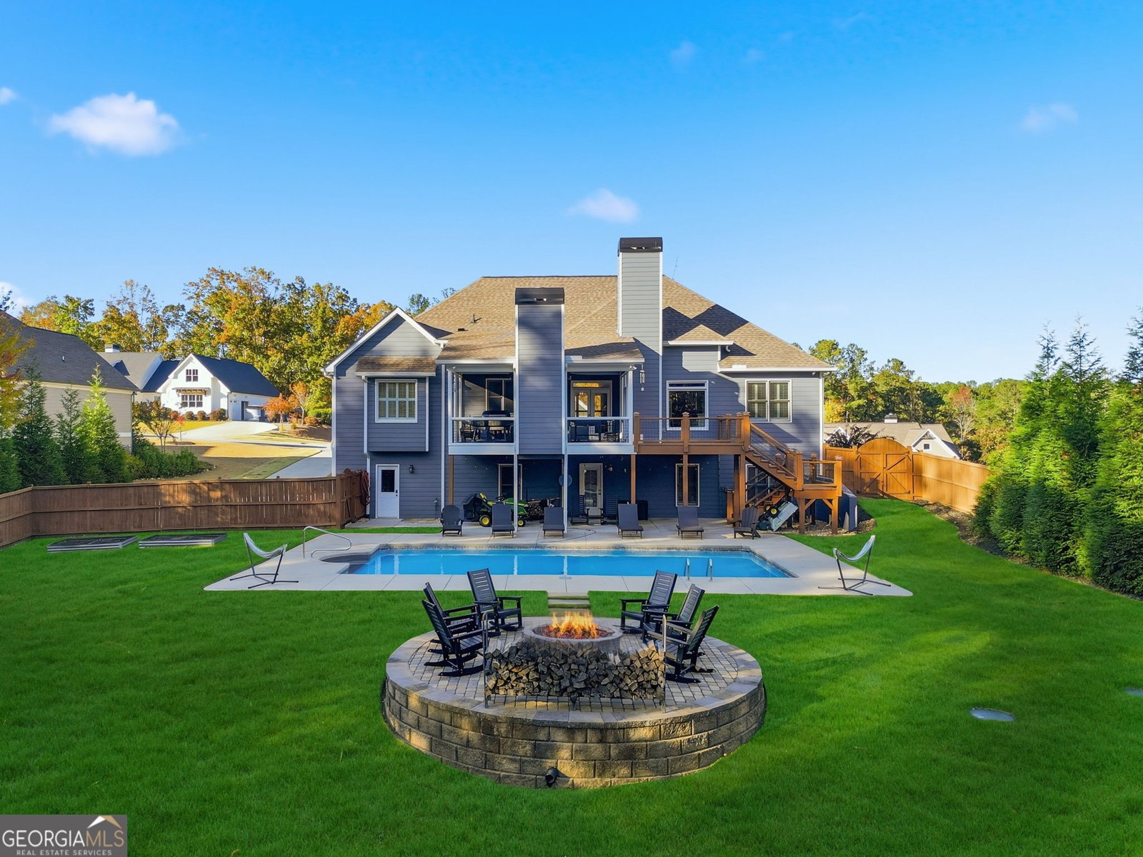 220 Wilshire Terrace White - 4