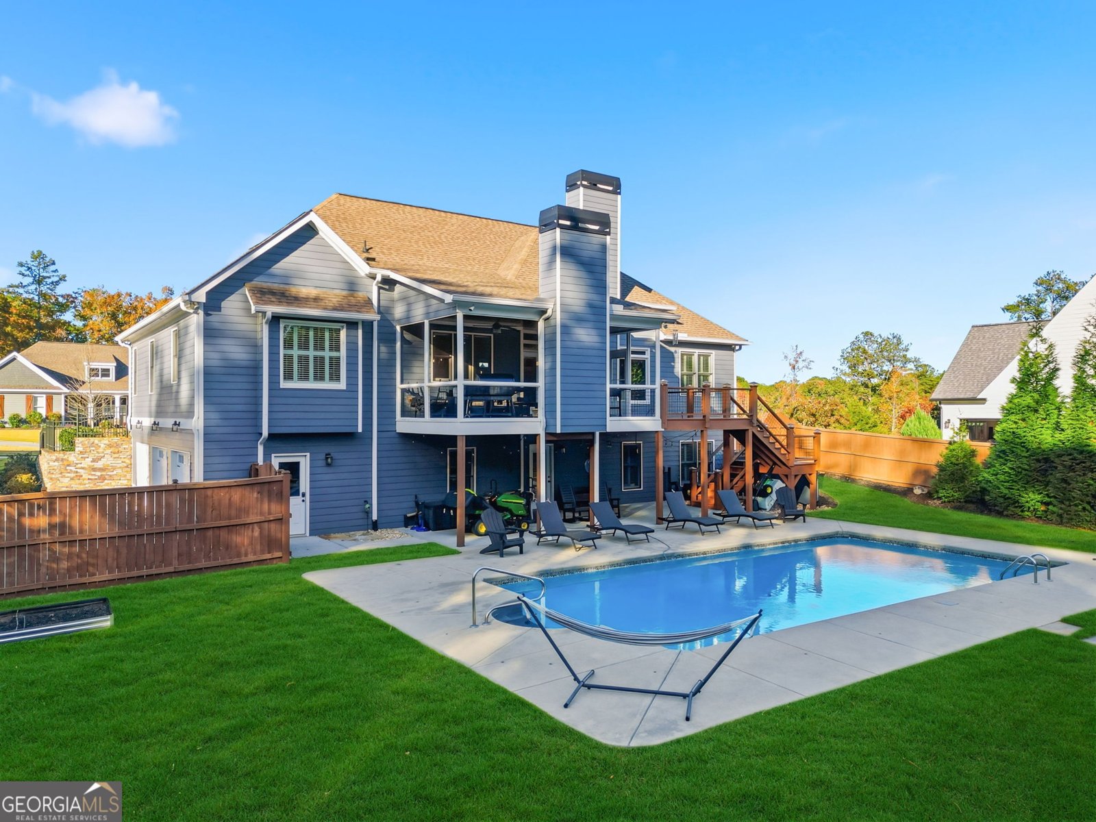 220 Wilshire Terrace White - 40