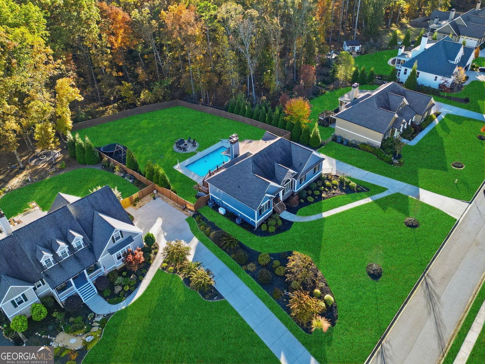 220 Wilshire Terrace White - 6