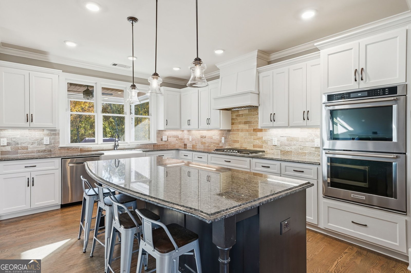 220 Wilshire Terrace White - 9