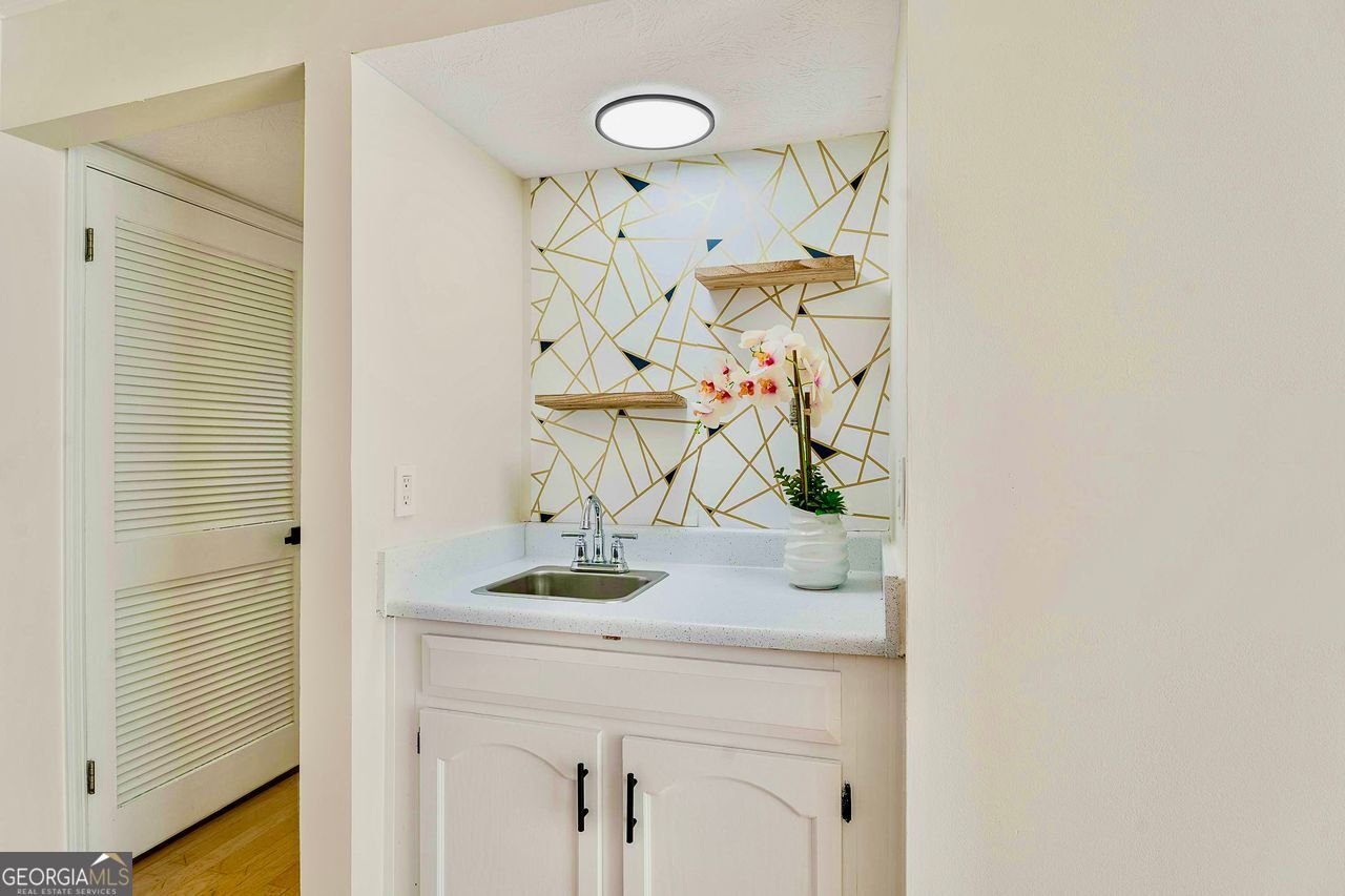 1622 RALEIGH Circle Marietta - 23