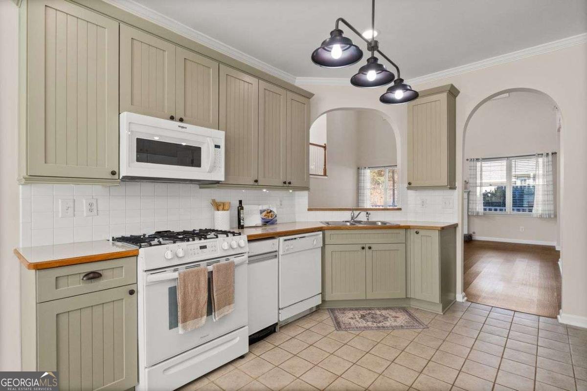 2935 COBBLESTONE Drive Cumming - 20