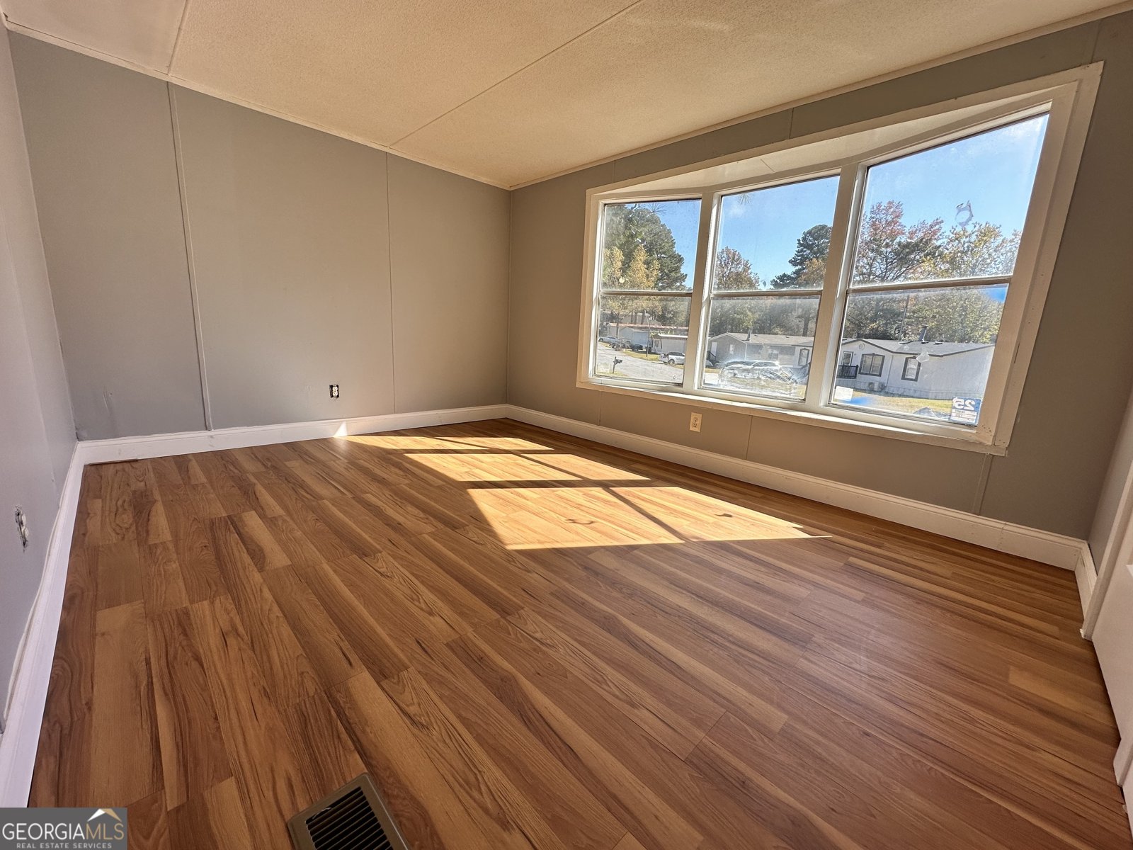 25 CLUB CIRCLE ELLENWOOD - 15