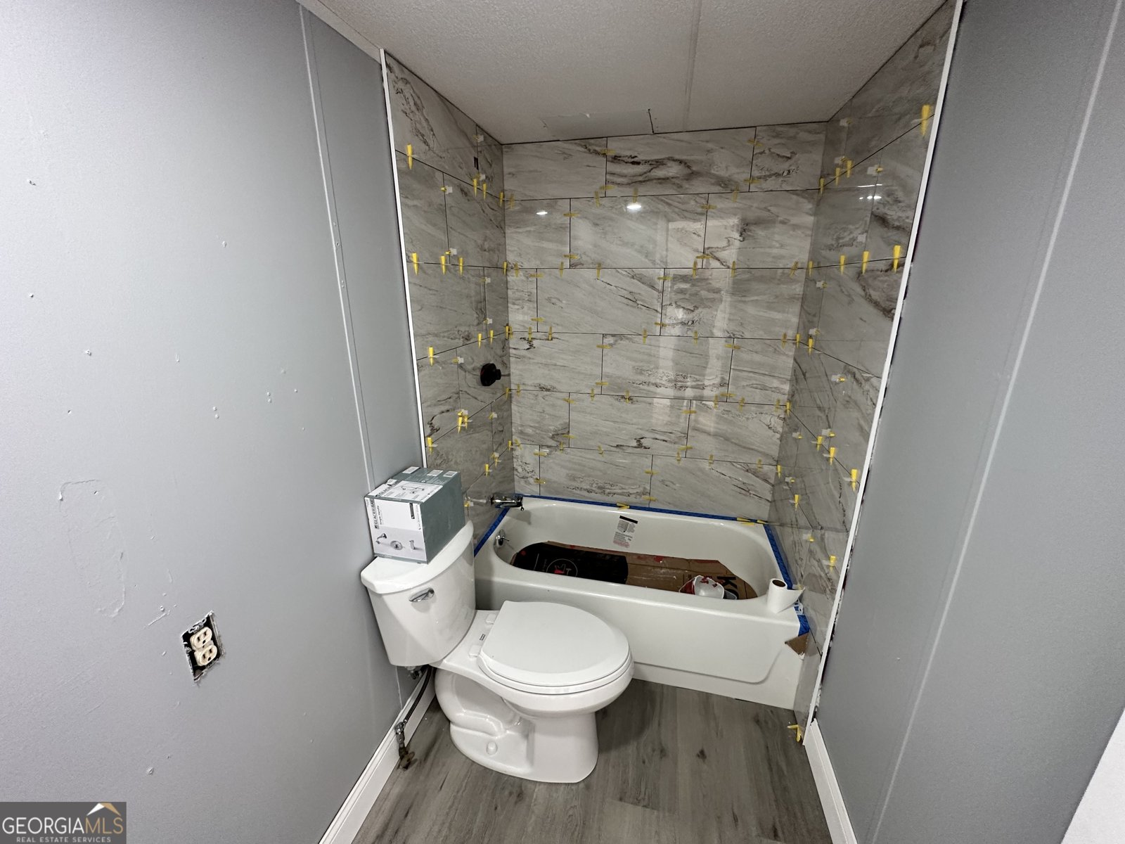 25 CLUB CIRCLE ELLENWOOD - 17