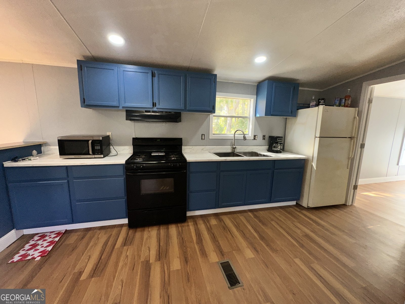 25 CLUB CIRCLE ELLENWOOD - 7