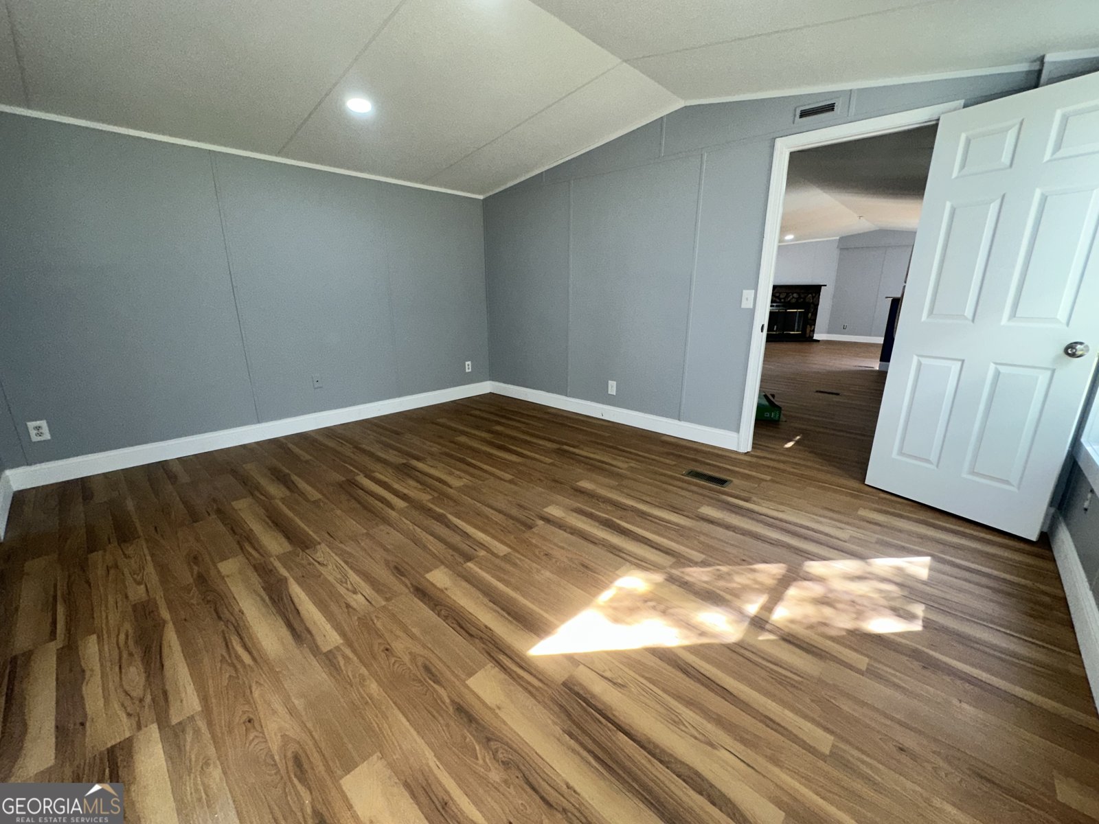 25 CLUB CIRCLE ELLENWOOD - 8