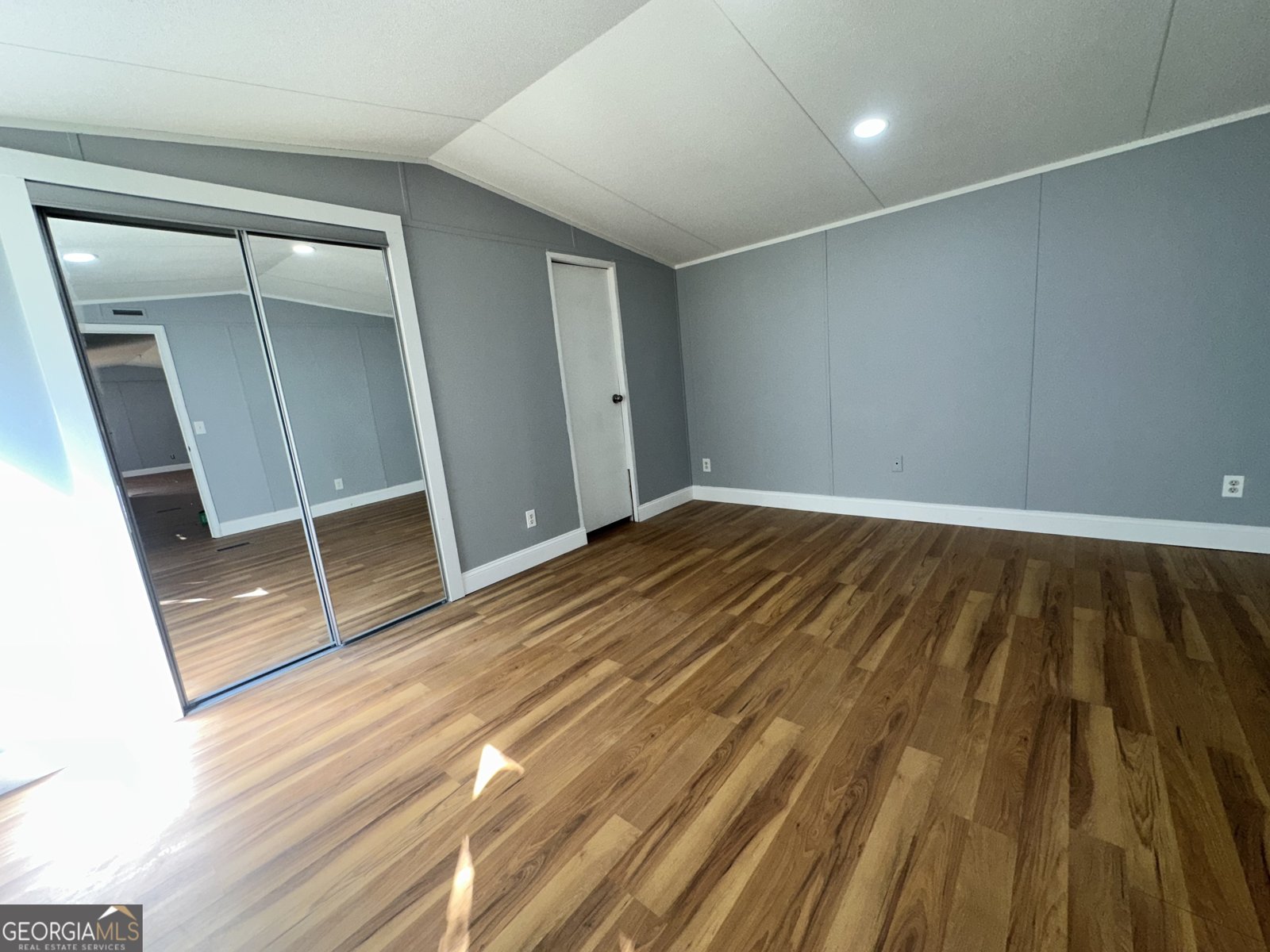 25 CLUB CIRCLE ELLENWOOD - 9