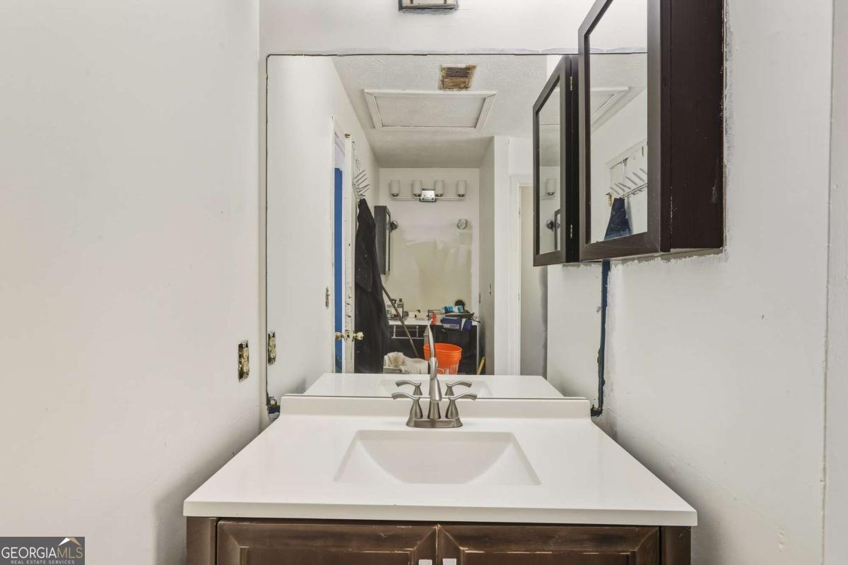 6305 Emerald Pointe Circle Atlanta - 24