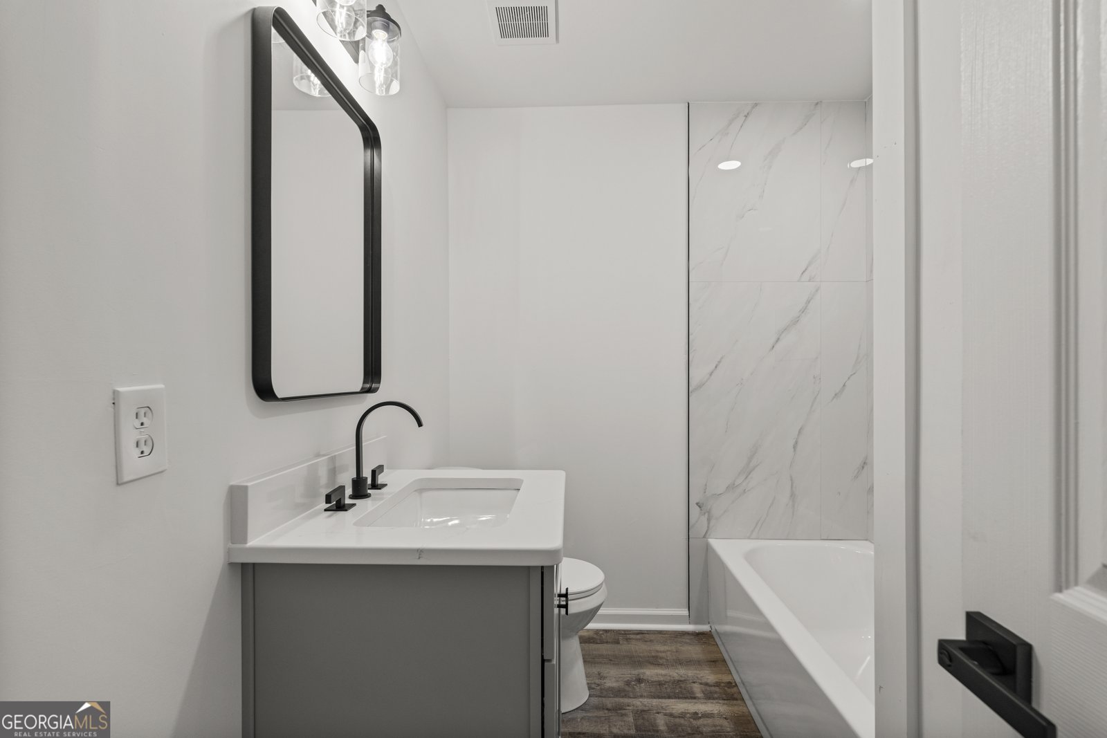 4903 CHAPMAN Street Columbus - 18