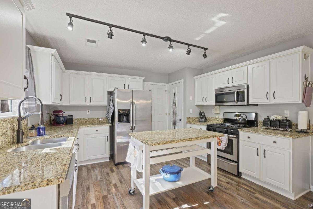 102 Silverleaf Lane Dallas - 12