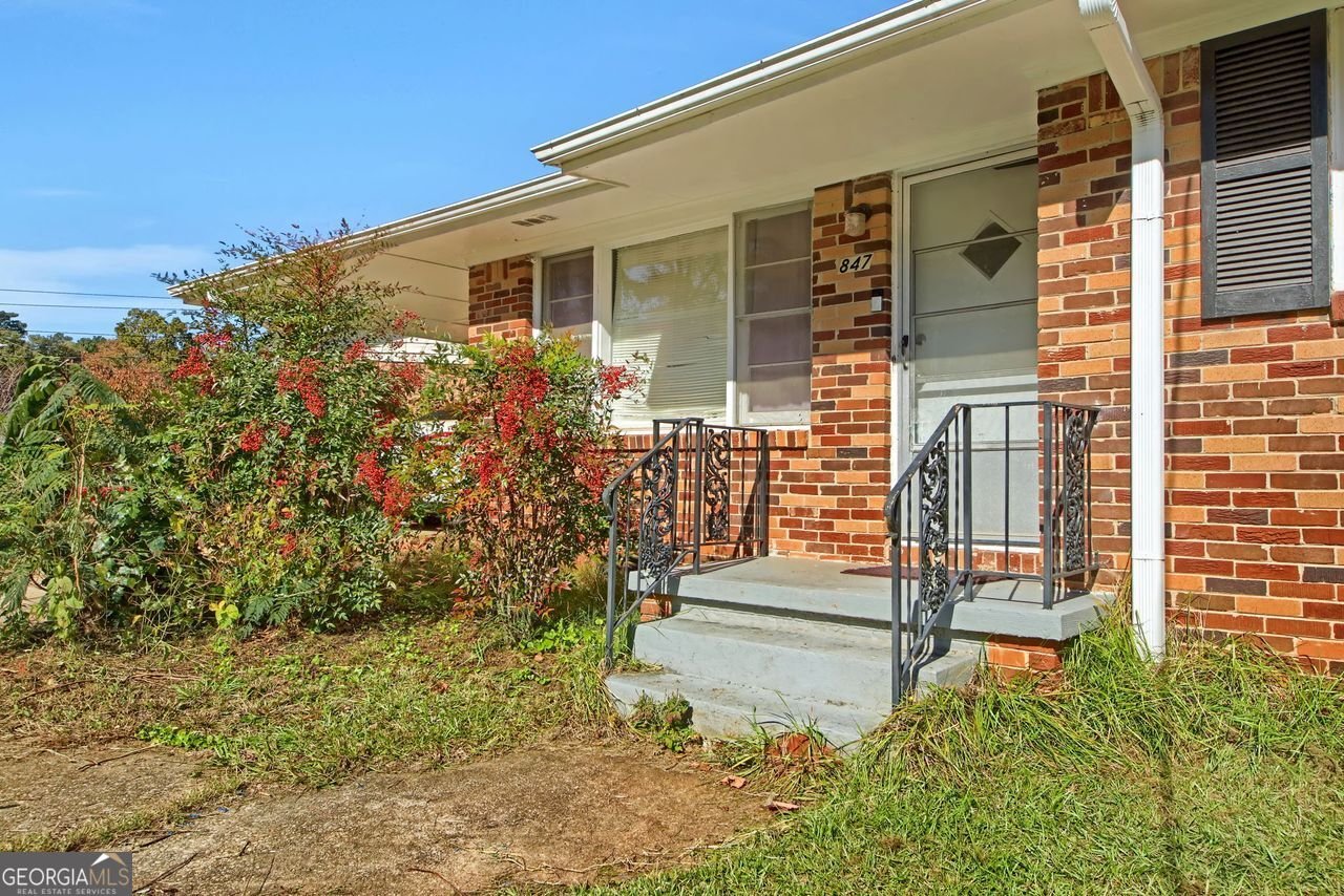 847 MEADOW ROCK Drive Stone Mountain - 2