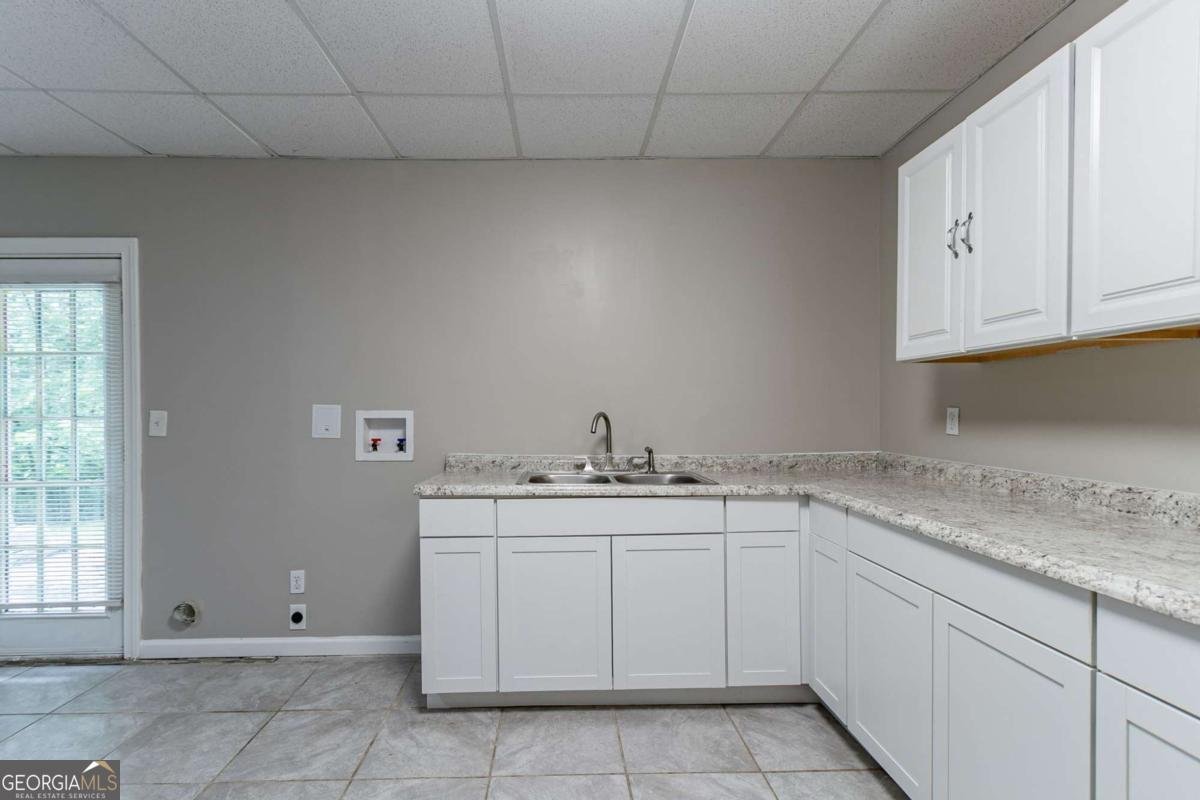 2654 Laurel View Drive Snellville - 30