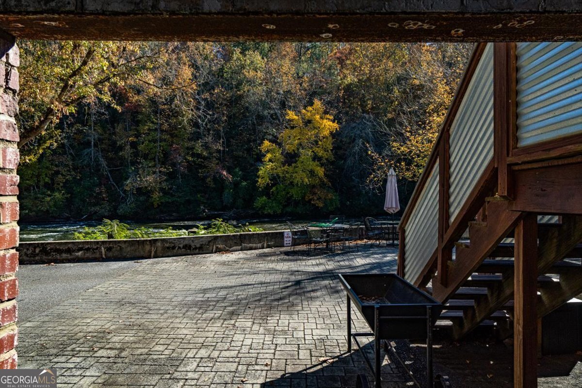 585 White Circle Athens - 10