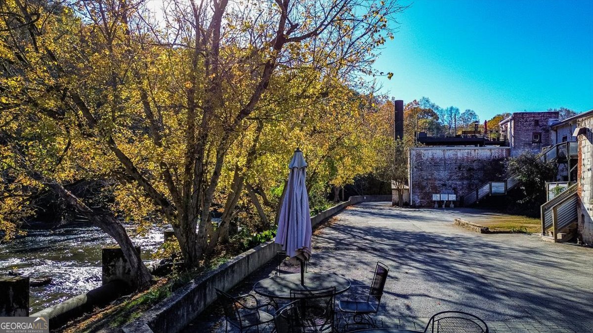 585 White Circle Athens - 12