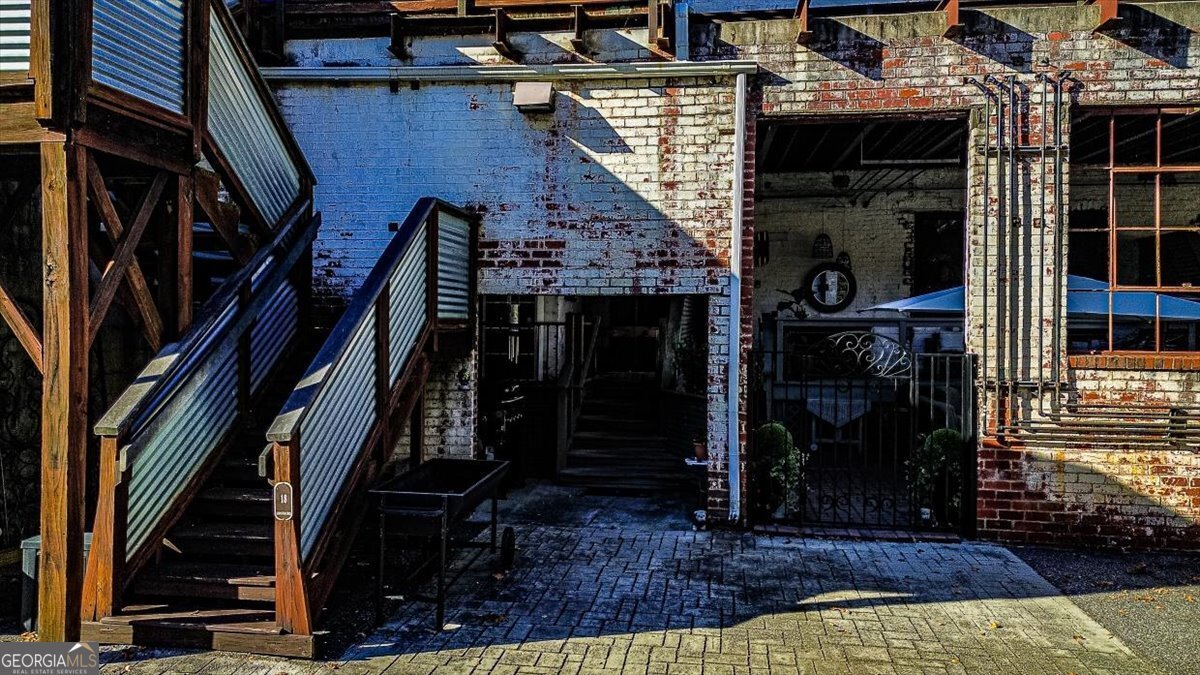 585 White Circle Athens - 31