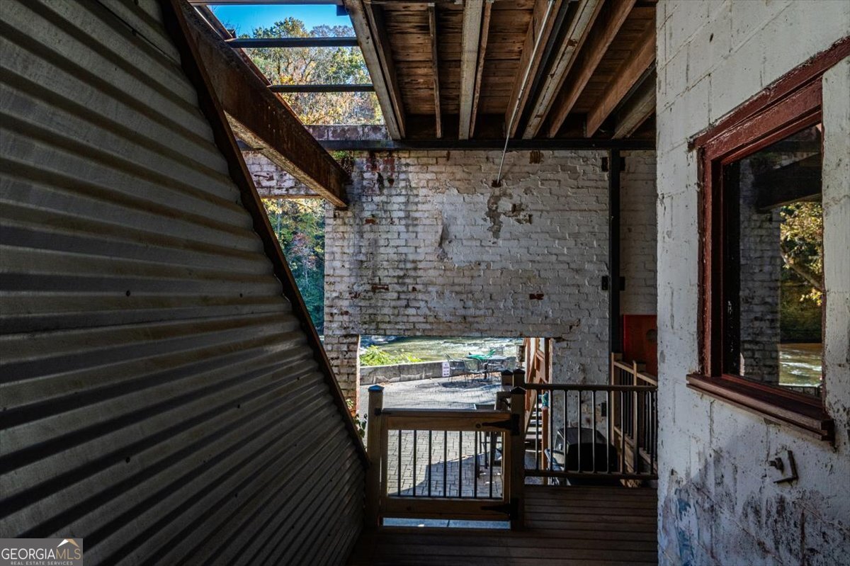 585 White Circle Athens - 9