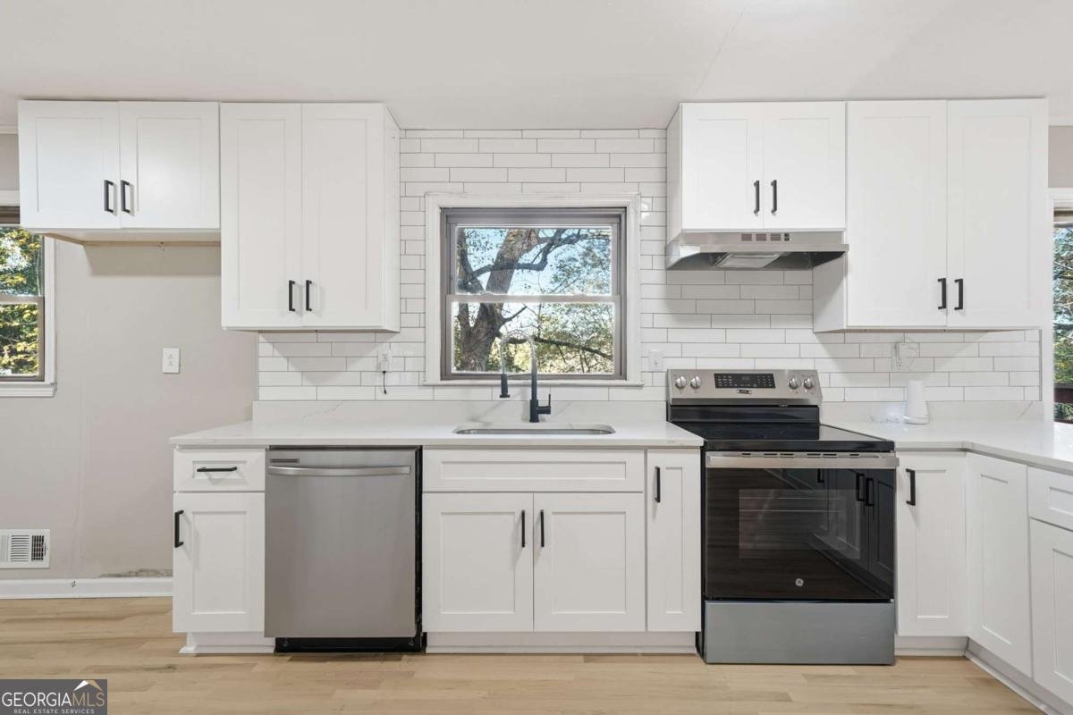 3303 Clifton Church Road Atlanta - 28