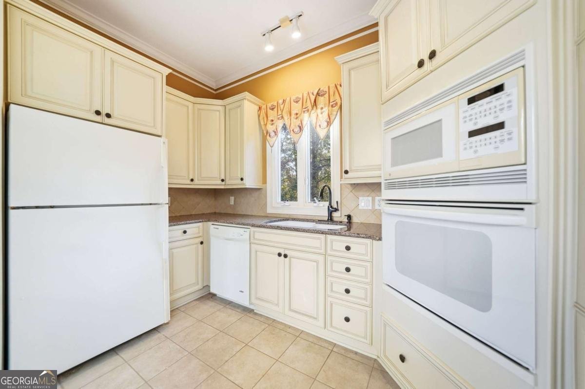 2855 Strathmore Drive Cumming - 78