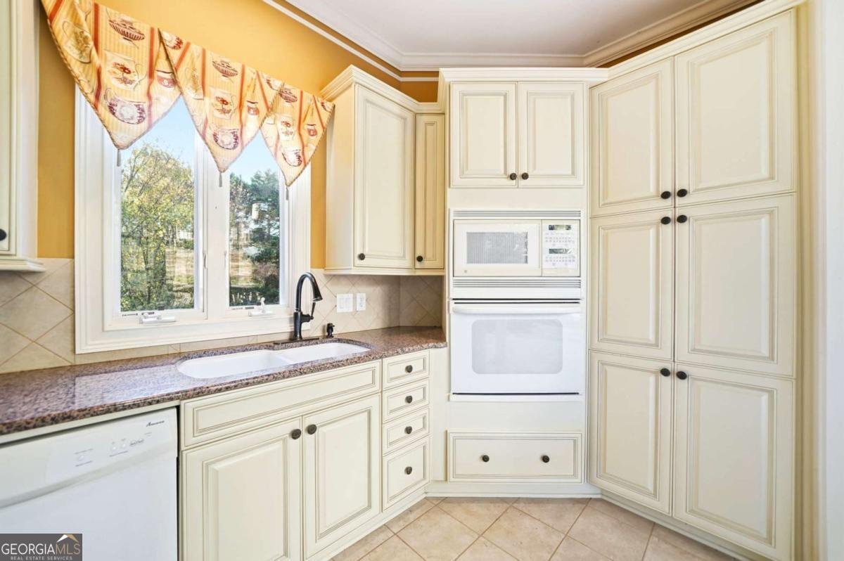 2855 Strathmore Drive Cumming - 79