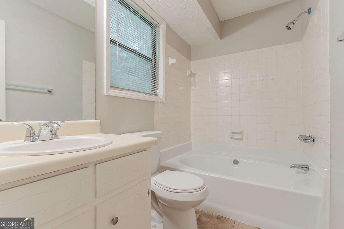 2218 Lowtrail Court Lithonia - 2