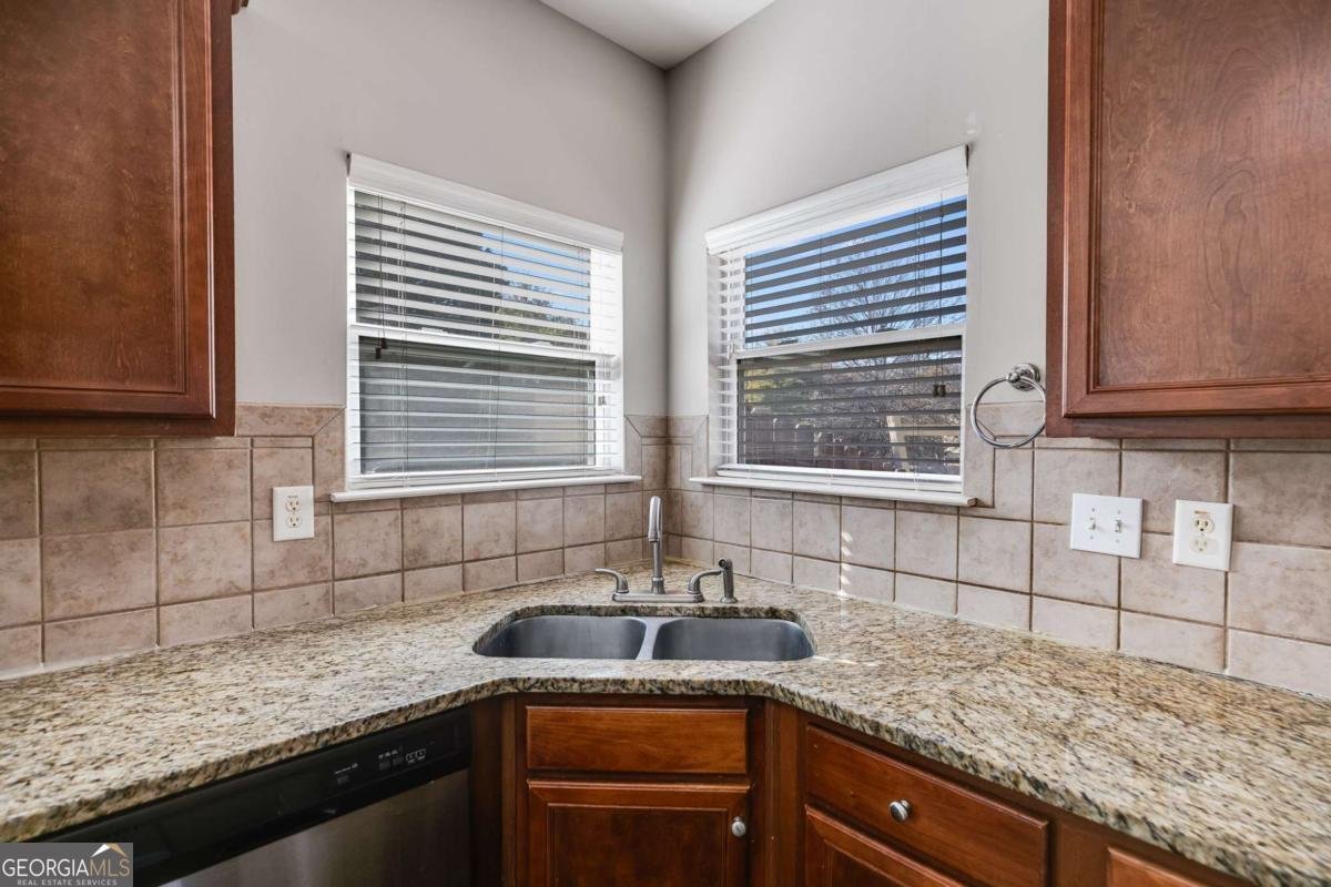 1502 Silver Mist Circle Powder Springs - 19