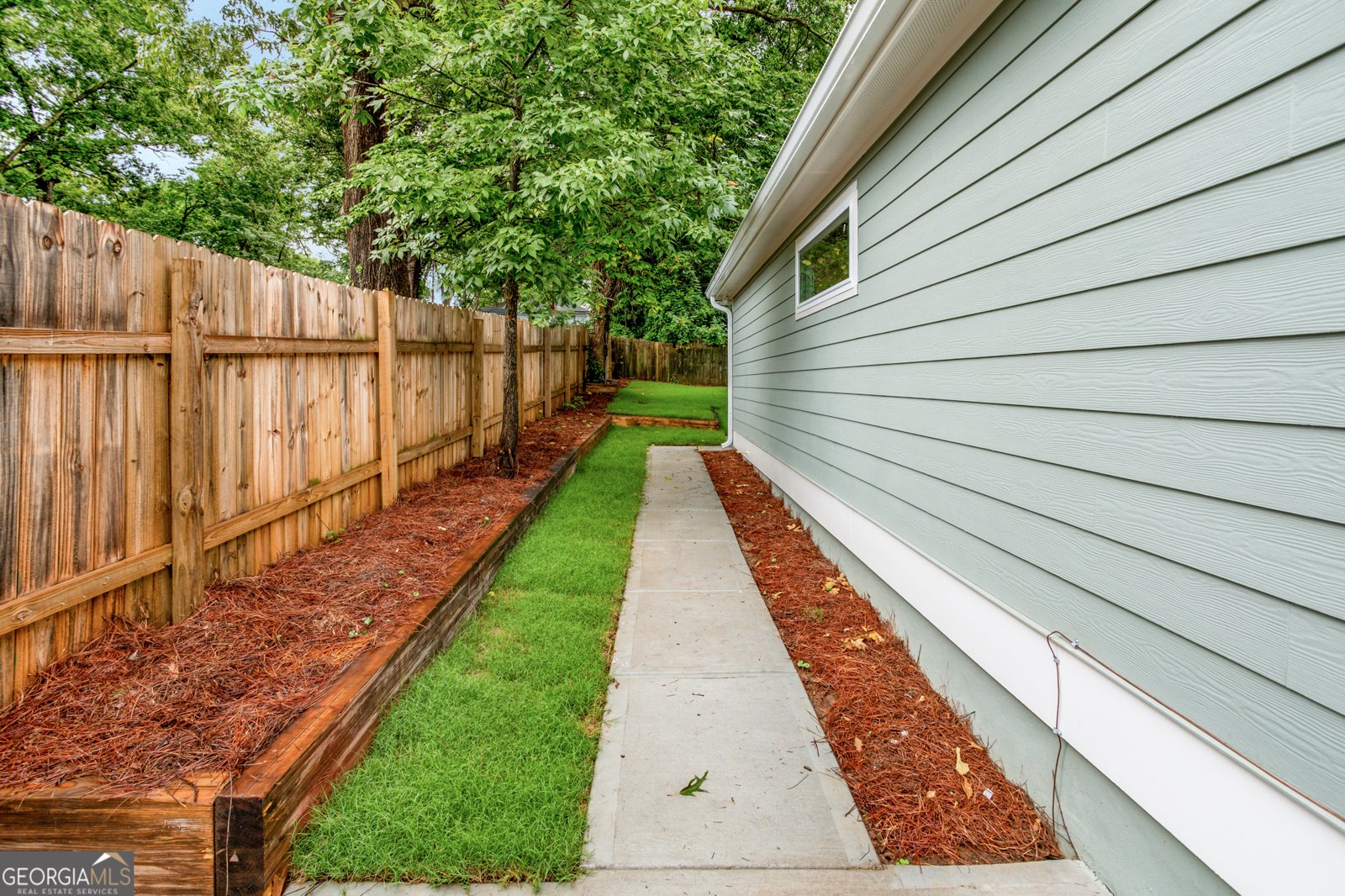 1328 GUS THORNHILL JR Drive East Point - 29