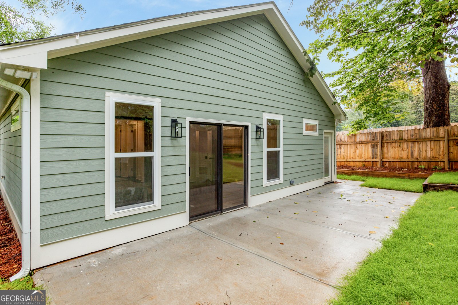 1328 GUS THORNHILL JR Drive East Point - 34