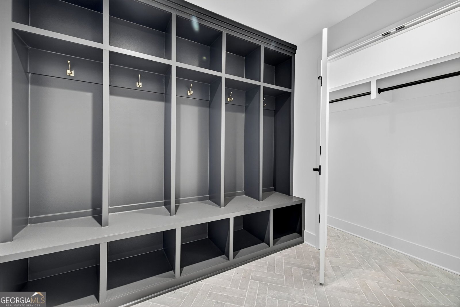 991 Courtenay Drive Atlanta - 45