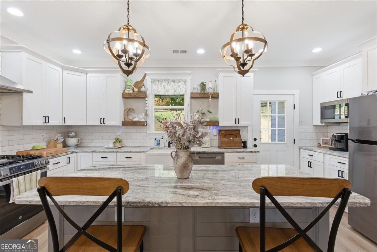 218 NEWTOWN Calhoun - 13