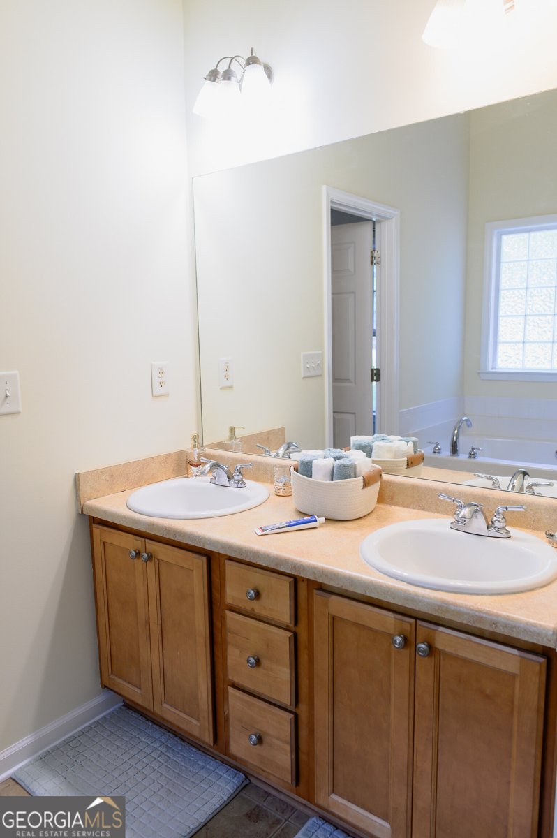 25 Pacific Avenue Sharpsburg - 23