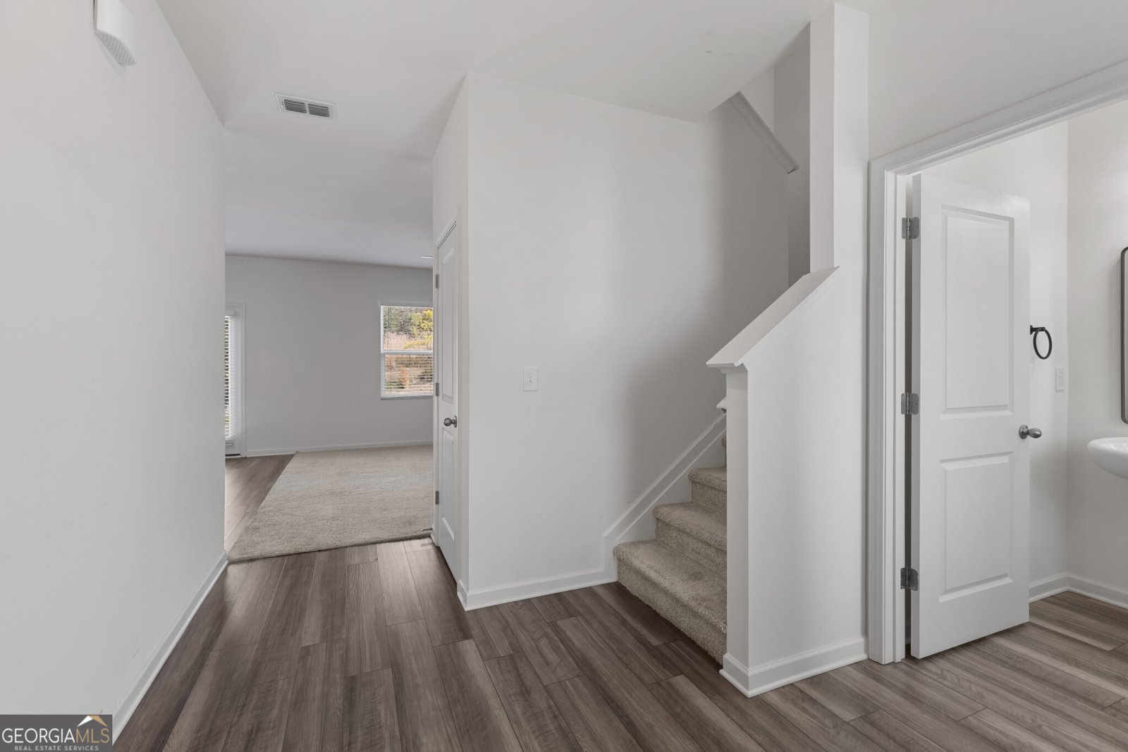 300 Hyde Park Winder - 6