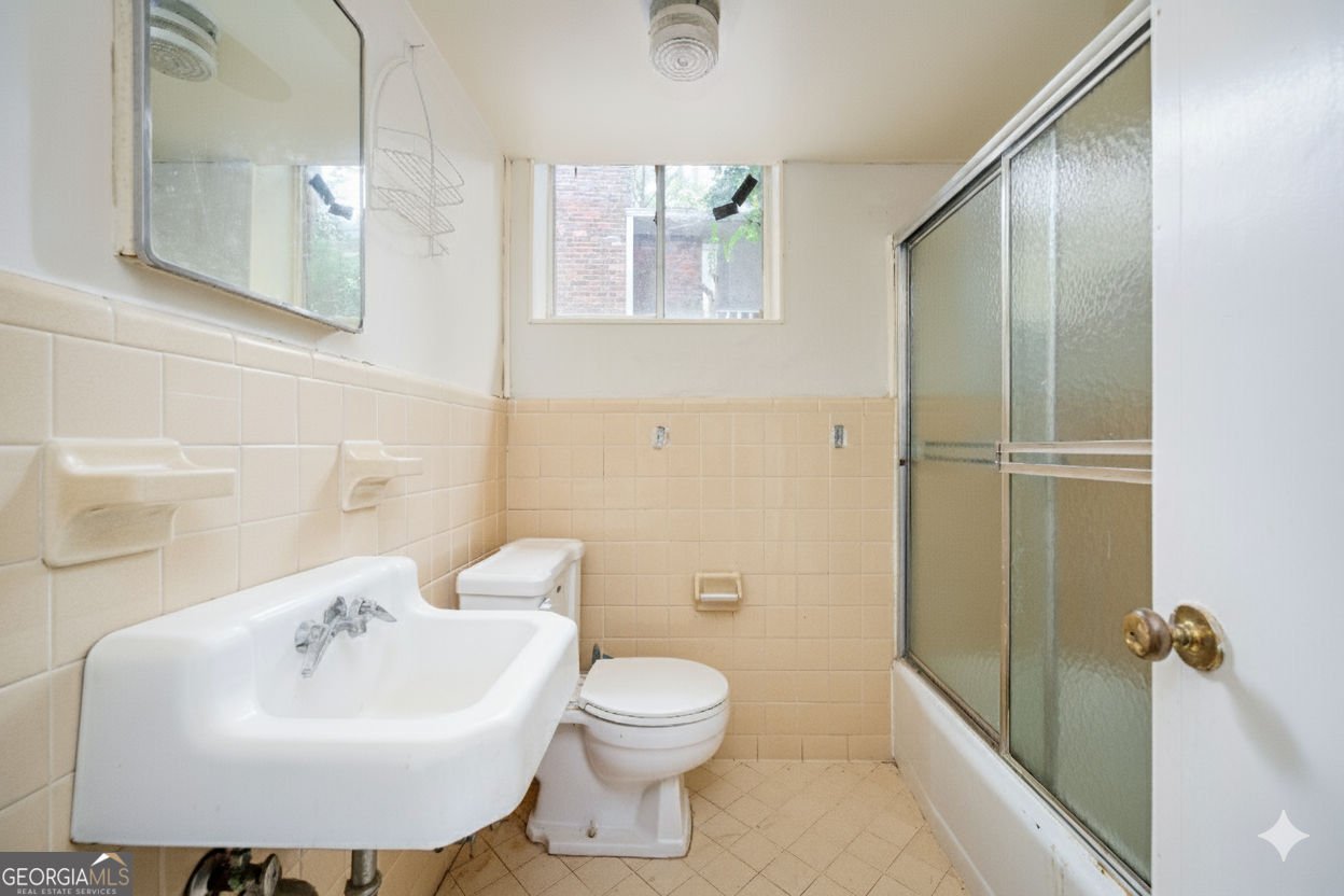 5860 Greenbrier Road Atlanta - 17