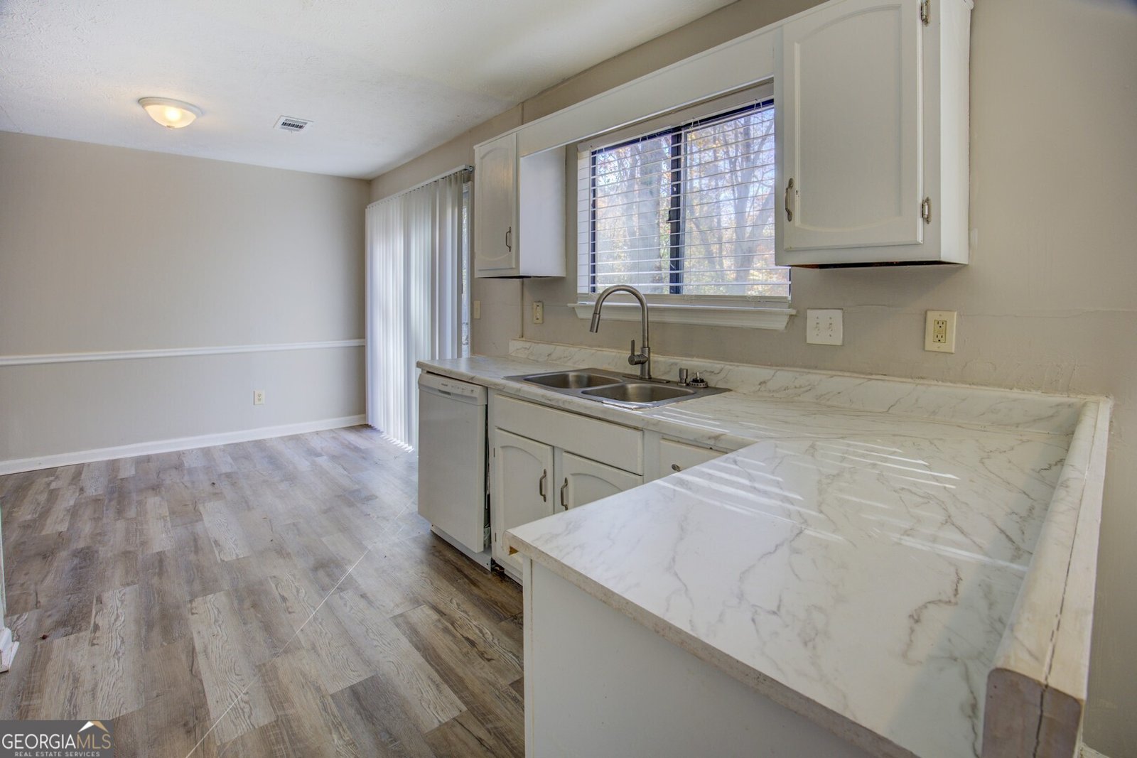 860 Forest Path Stone Mountain - 11