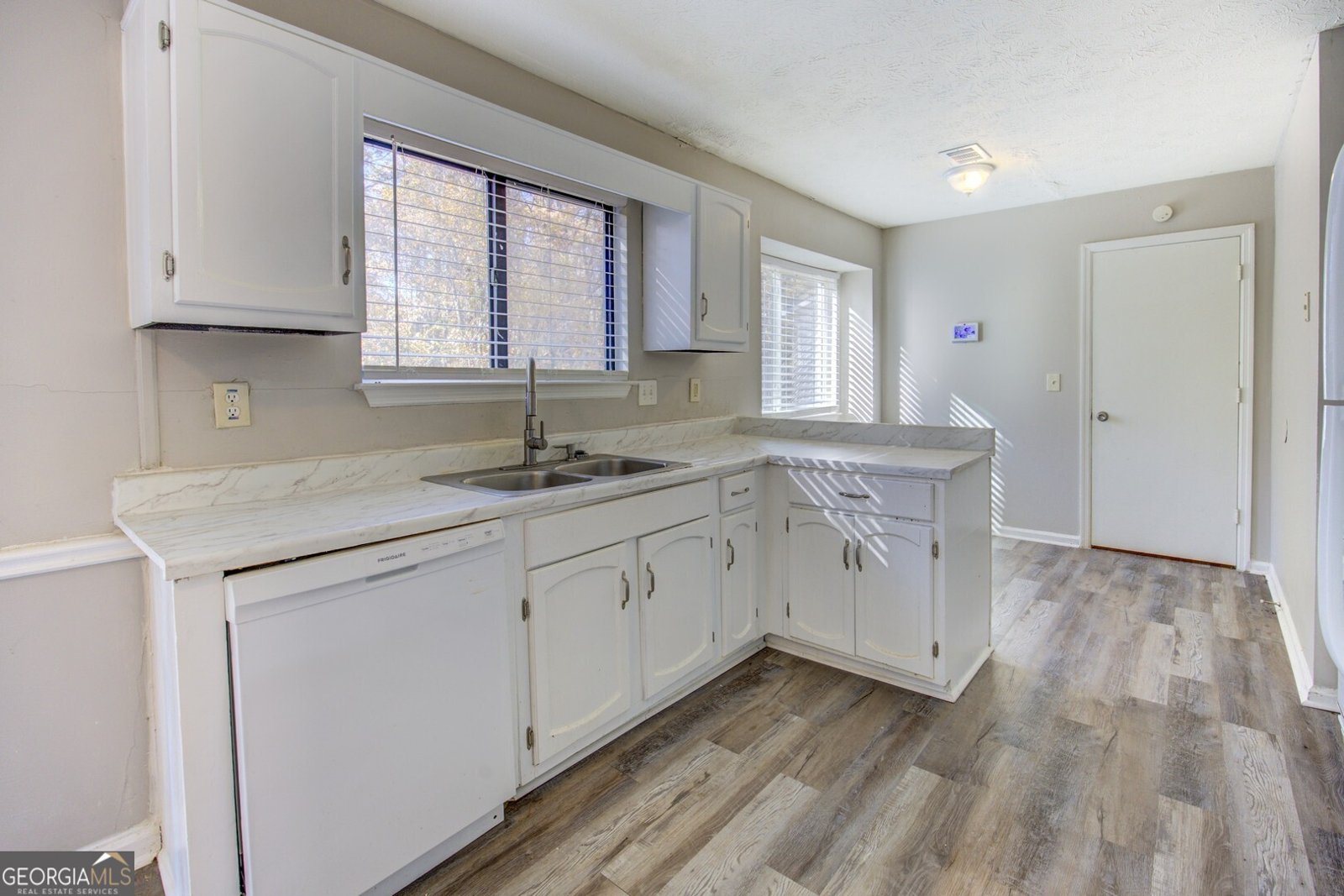 860 Forest Path Stone Mountain - 12