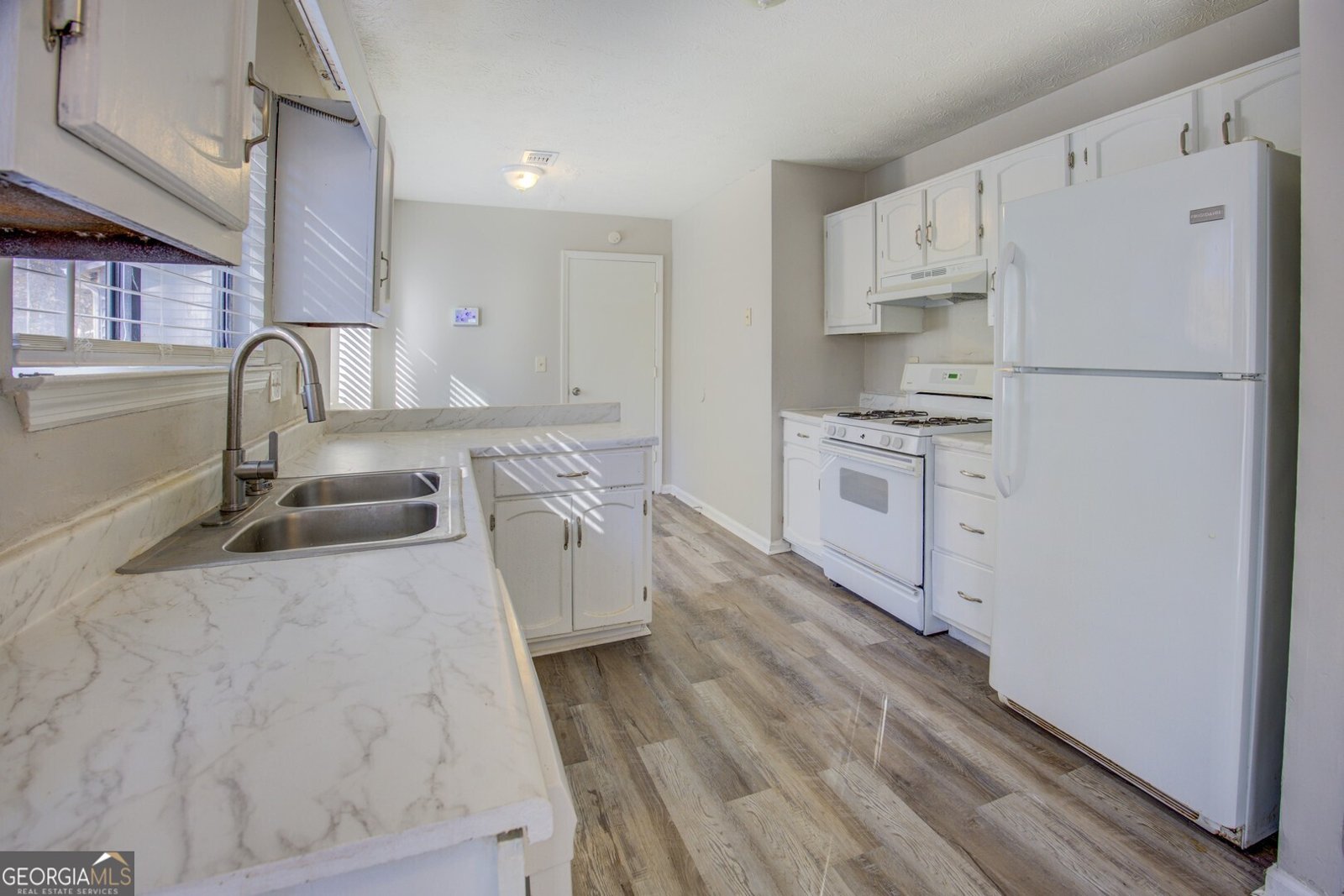 860 Forest Path Stone Mountain - 13