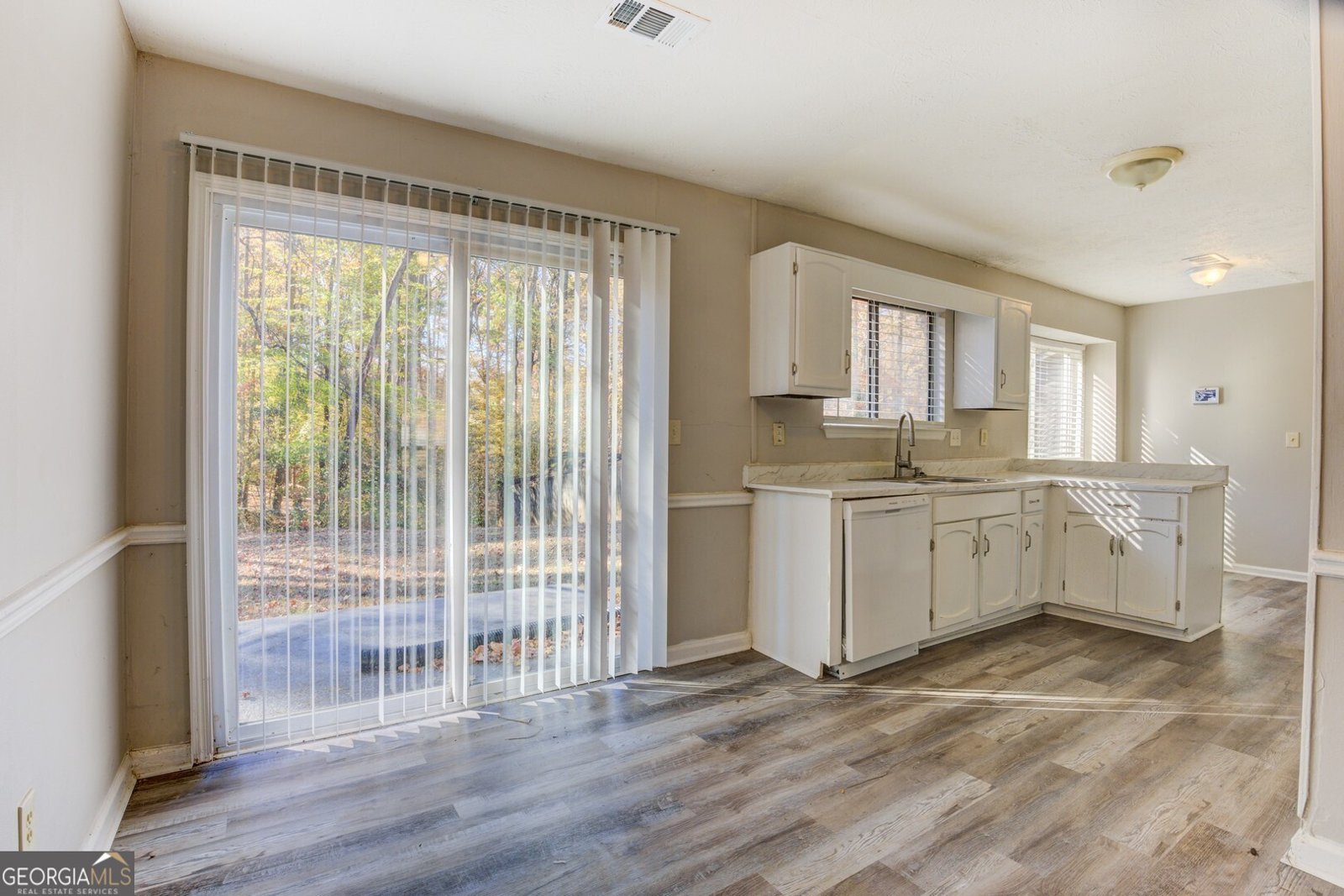 860 Forest Path Stone Mountain - 16