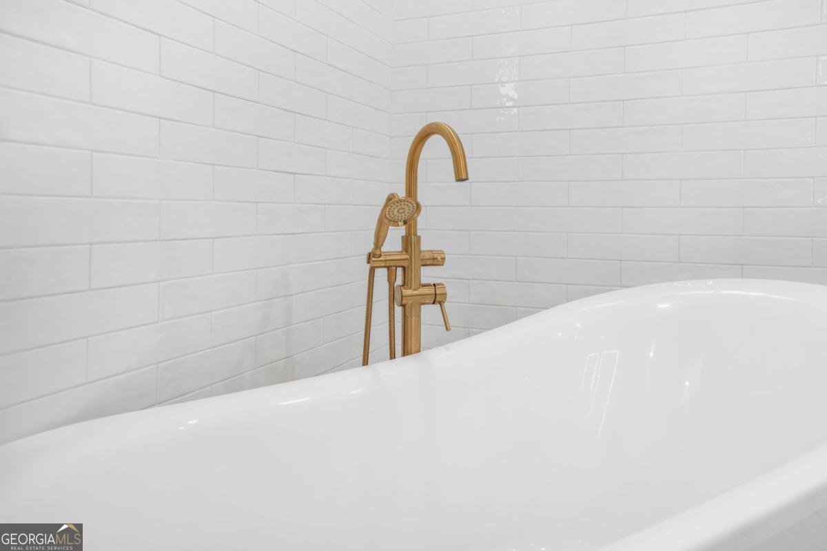 992 Beckwith Street Atlanta - 25