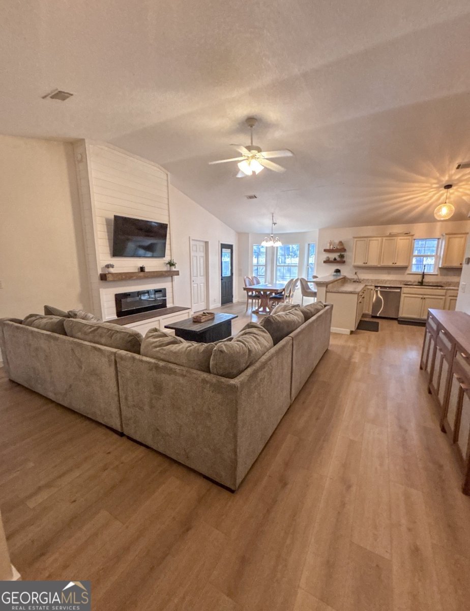 102 Honeysuckle Road Kingsland - 2