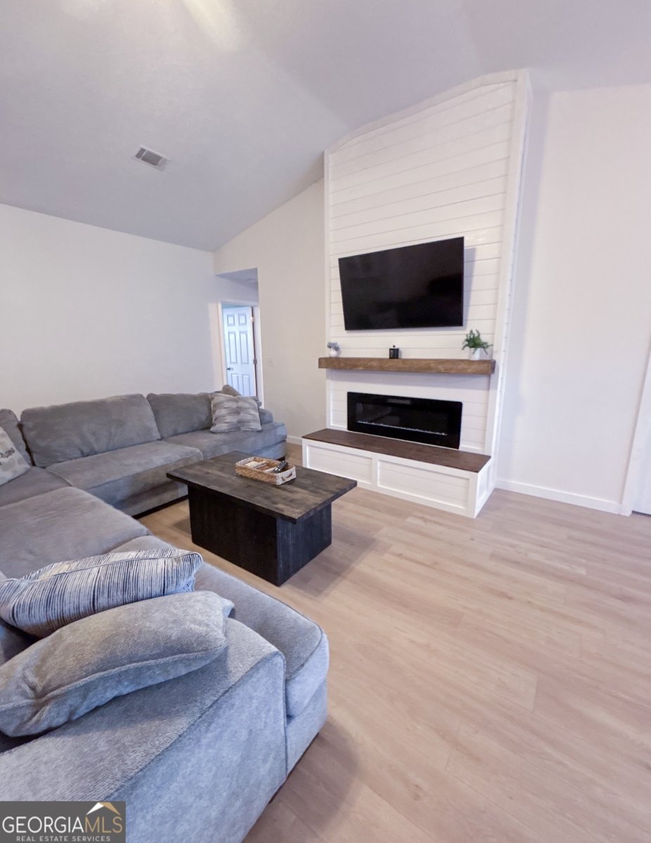 102 Honeysuckle Road Kingsland - 3