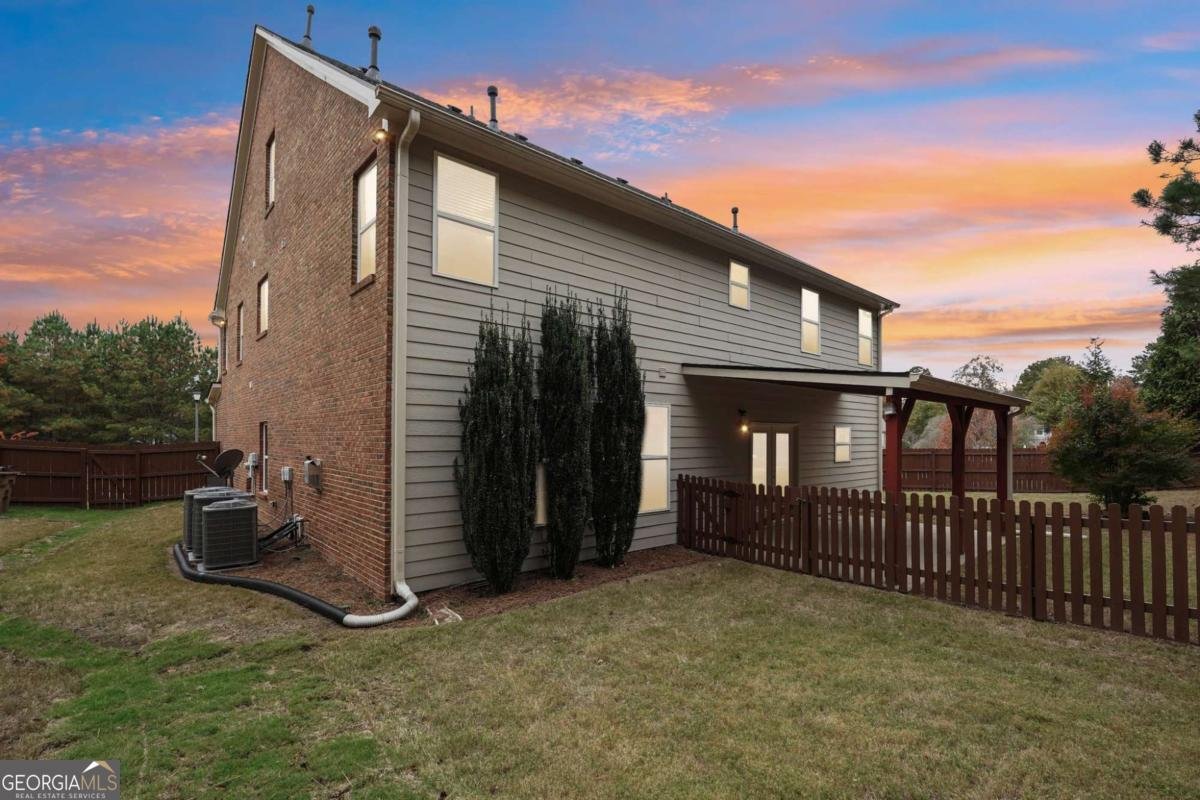 6015 Thrasher Court Cumming - 100