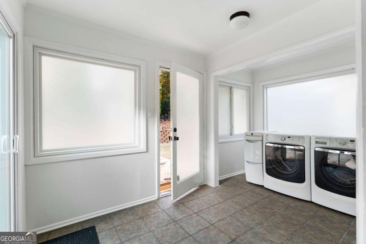 620 Spalding Drive Sandy Springs - 33